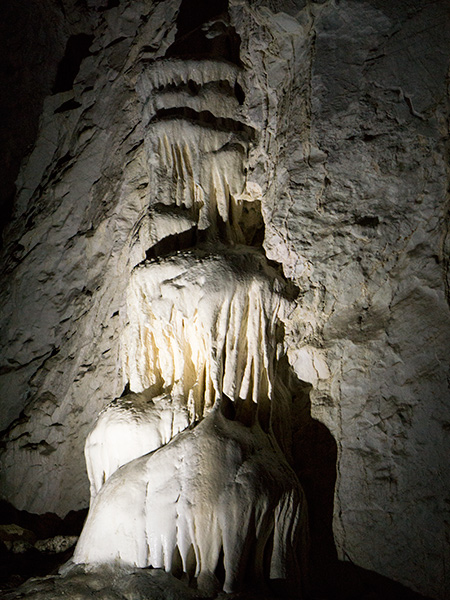 Mézgedi Cseppkőbarlang
