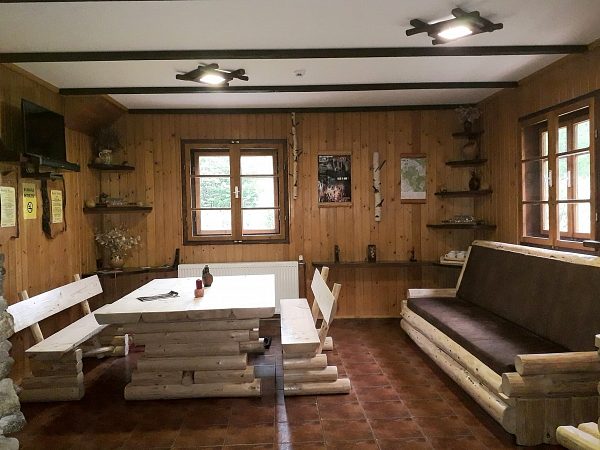 Pensiunea Rustic House - Cabana 1 interior sufragerie